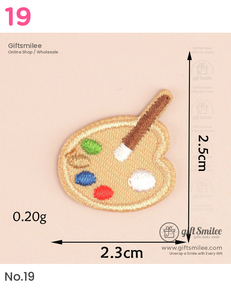 Beige embroidered palette patch with colorful paint dabs and brown brush compact 23x25cm lightweight 020g